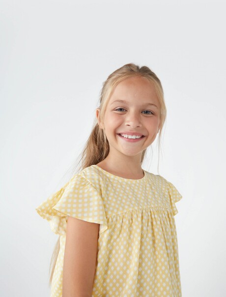 BLUSA INFANTIL CON ESTAMPADO AMARILLO