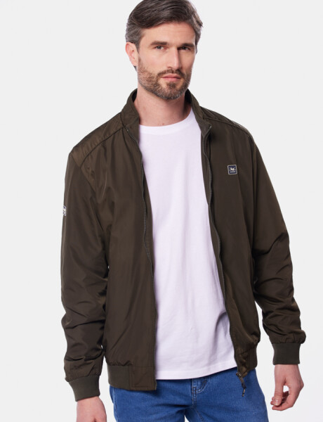 CAMPERA LIVIANA CON PUÑOS Verde