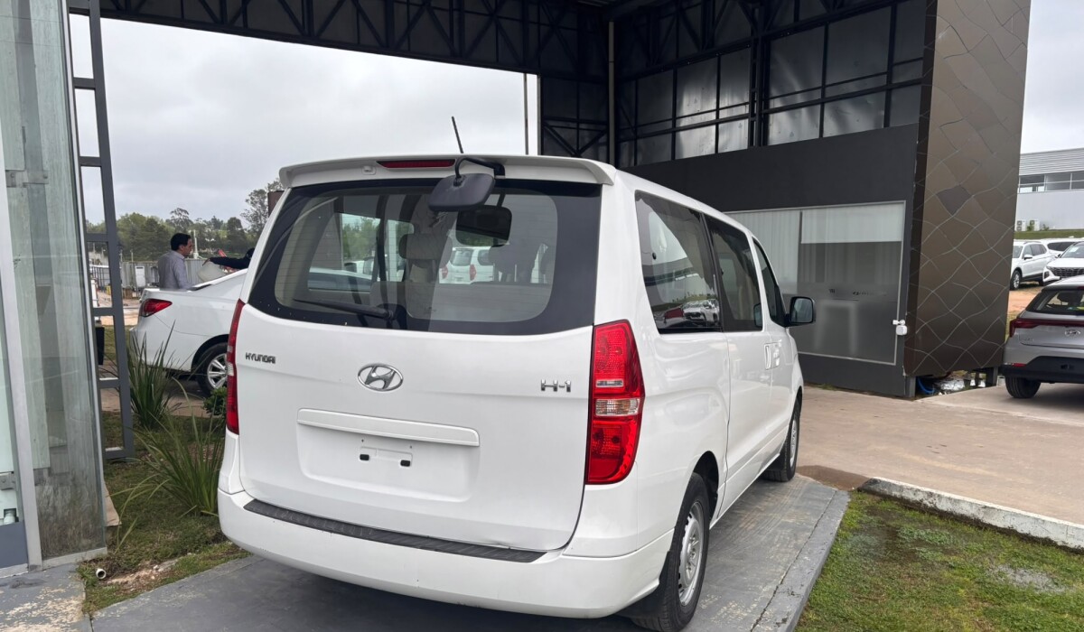 Hyundai H1 Minibus 9 Plz Diesel - 2021 Hyundai H1 Minibus 9 Plz Diesel - 2021