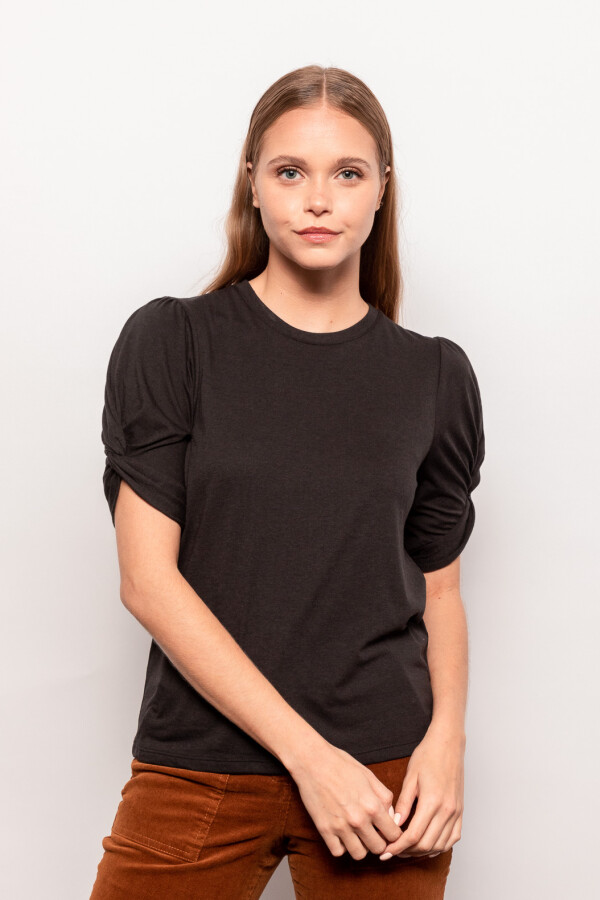 REMERA MEWS Negro