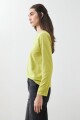 Remera con bordados calados pistacho