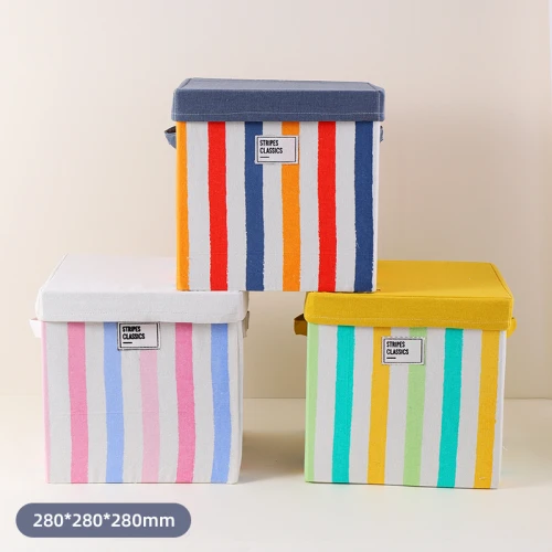 Caja Cuadrada De Cartón A Rayas Caja Cuadrada De Cartón A Rayas