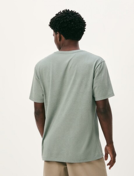 CAMISETA BÁSICA WORLD CUELLO EN V VERDE
