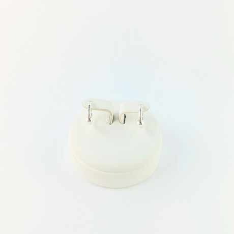 Par de aros de plata 925 con perla. Par de aros de plata 925 con perla.