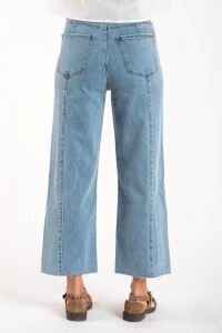 Jean Recto Con Cortes Denim