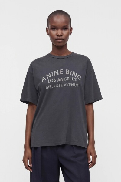 REMERA CADE MELROSE STENCIL Negro
