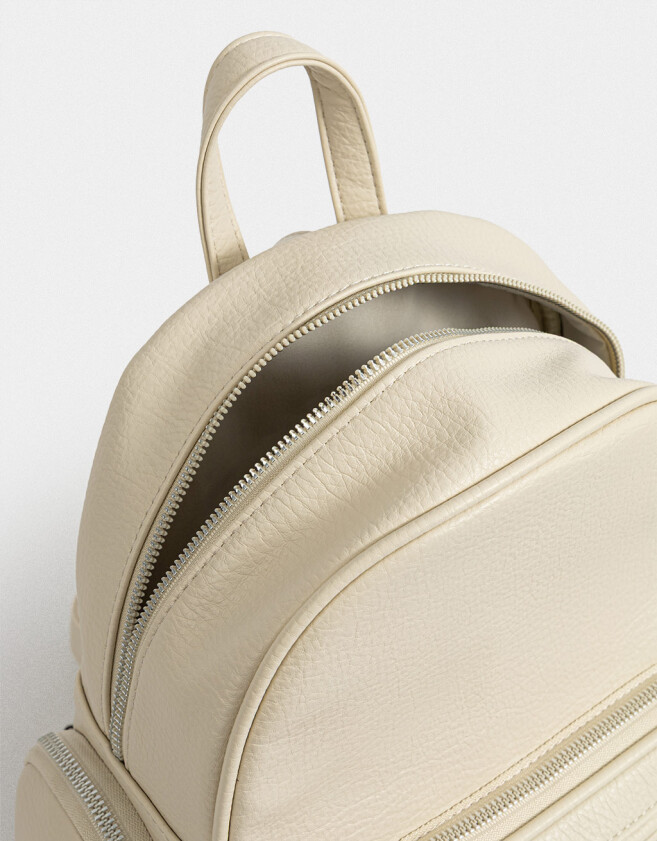 Mochilas Urbanas Mochila Con Charms - Blanco Crudo