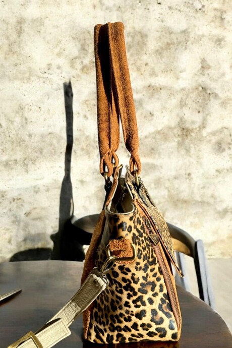 Cartera MILA Con Arte Pintada A Mano Terra Y Print.