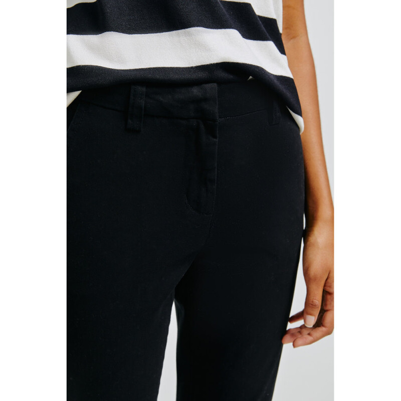 CALCA FEM NEGRO