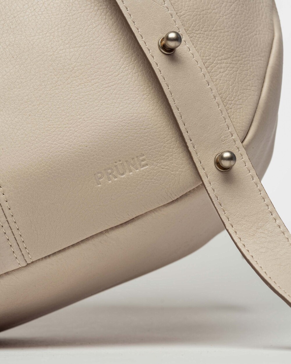 Bolso Bambu En Cuero Liso Satinado Natural