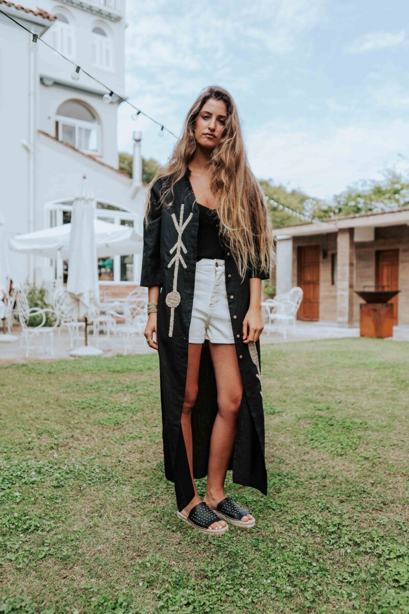 Túnica Larga - Negra bordada en Crudo 