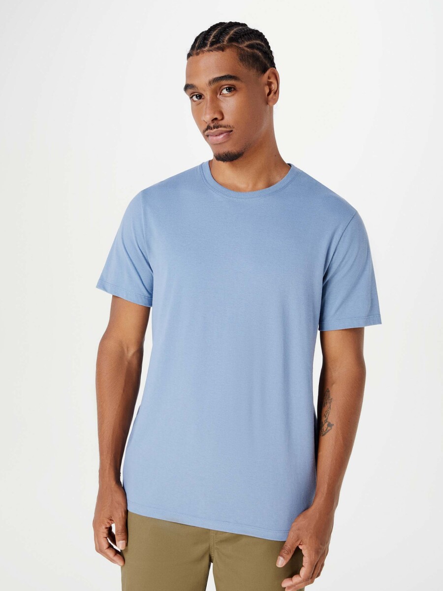 CAMISETAS BÁSICAS REGULAR WORLD - AZUL CLARO 