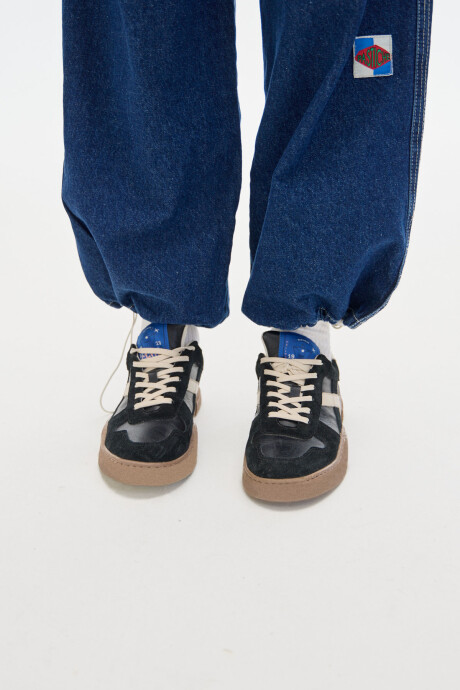 Sneaker Club 82 Black