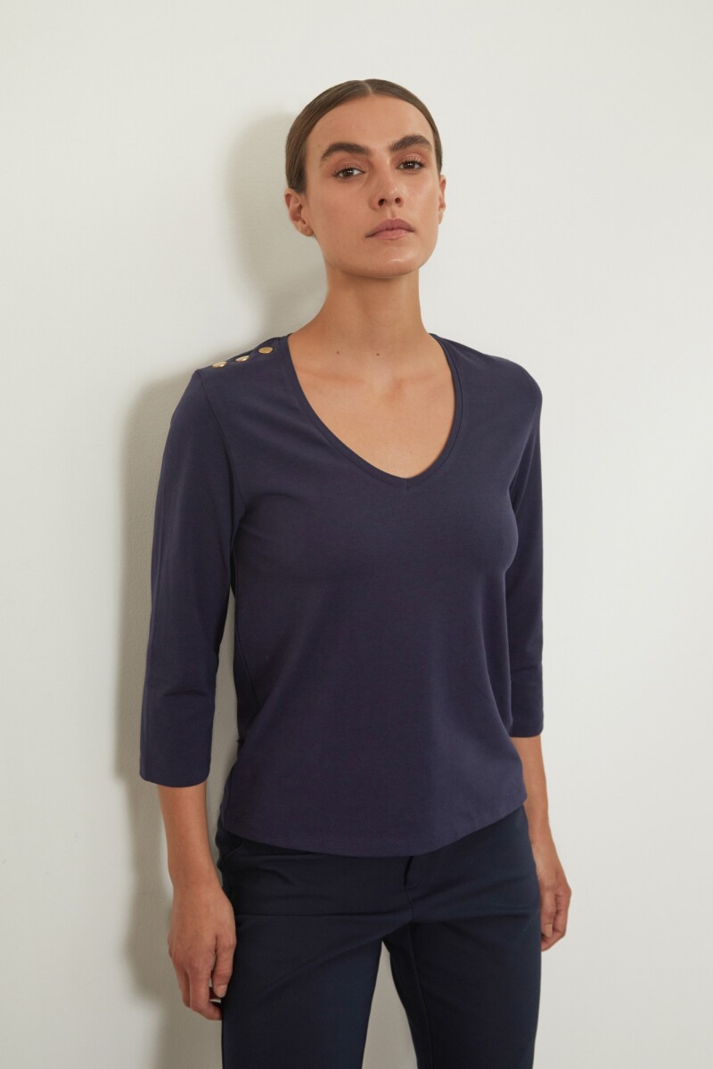 Remera escote en V con botones metálicos azul marino