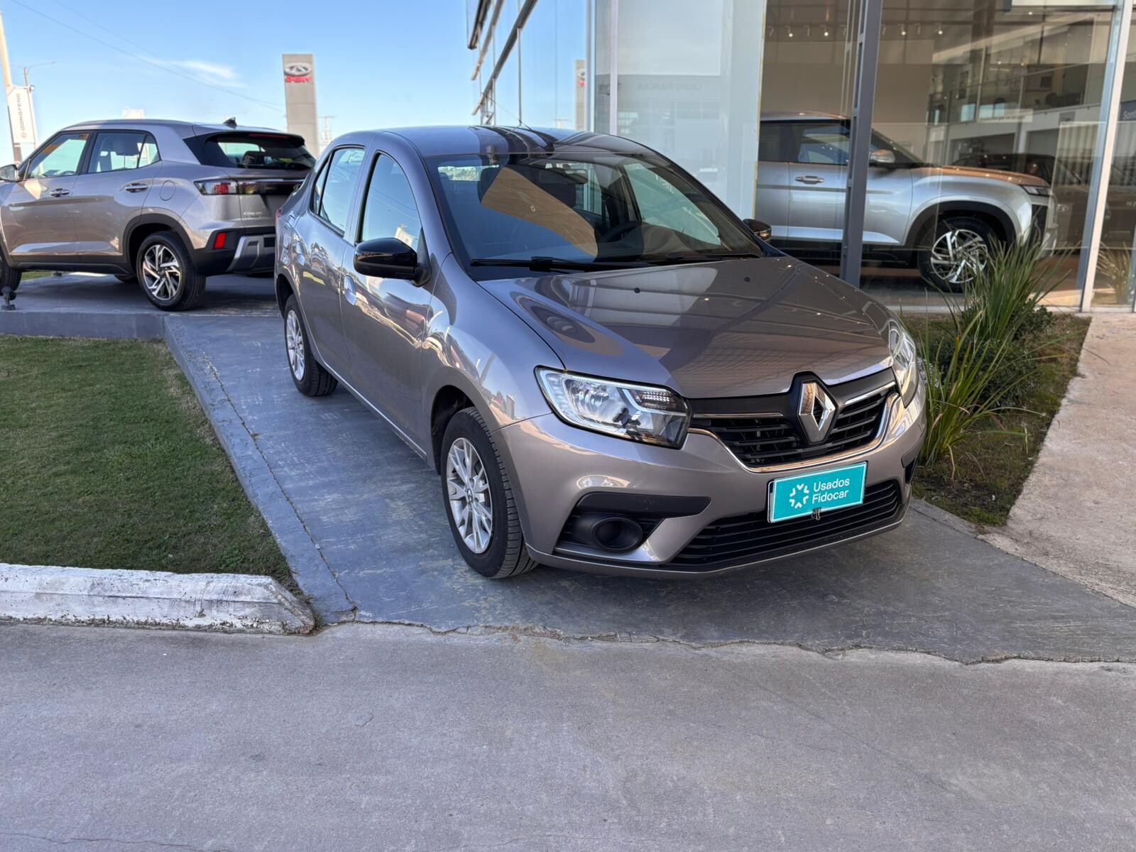 Renault Logan ZEN 1.0 - 2024 