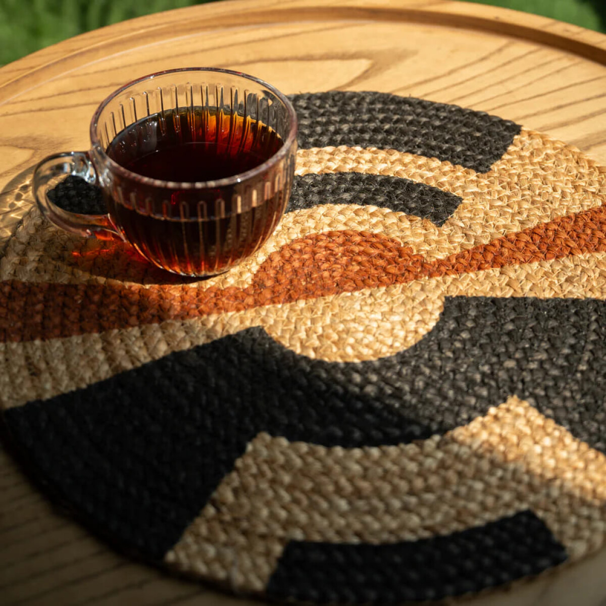 Individual redondo de yute colorido 