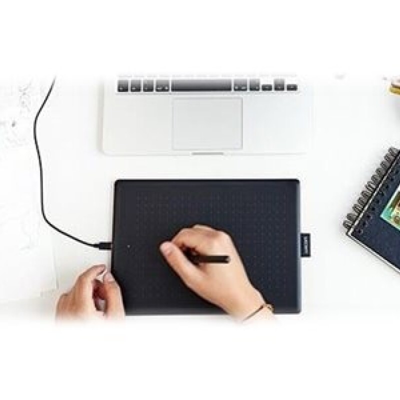 Wacom One by Wacom - Digitalizador - tamaño mediano - diestro y zurdo - 21.6 x 13.5 cm - electromagnético - cableado - USB - neg Wacom One by Wacom - Digitalizador - tamaño mediano - diestro y zurdo - 21.6 x 13.5 cm - electromagnético - cableado - USB - neg