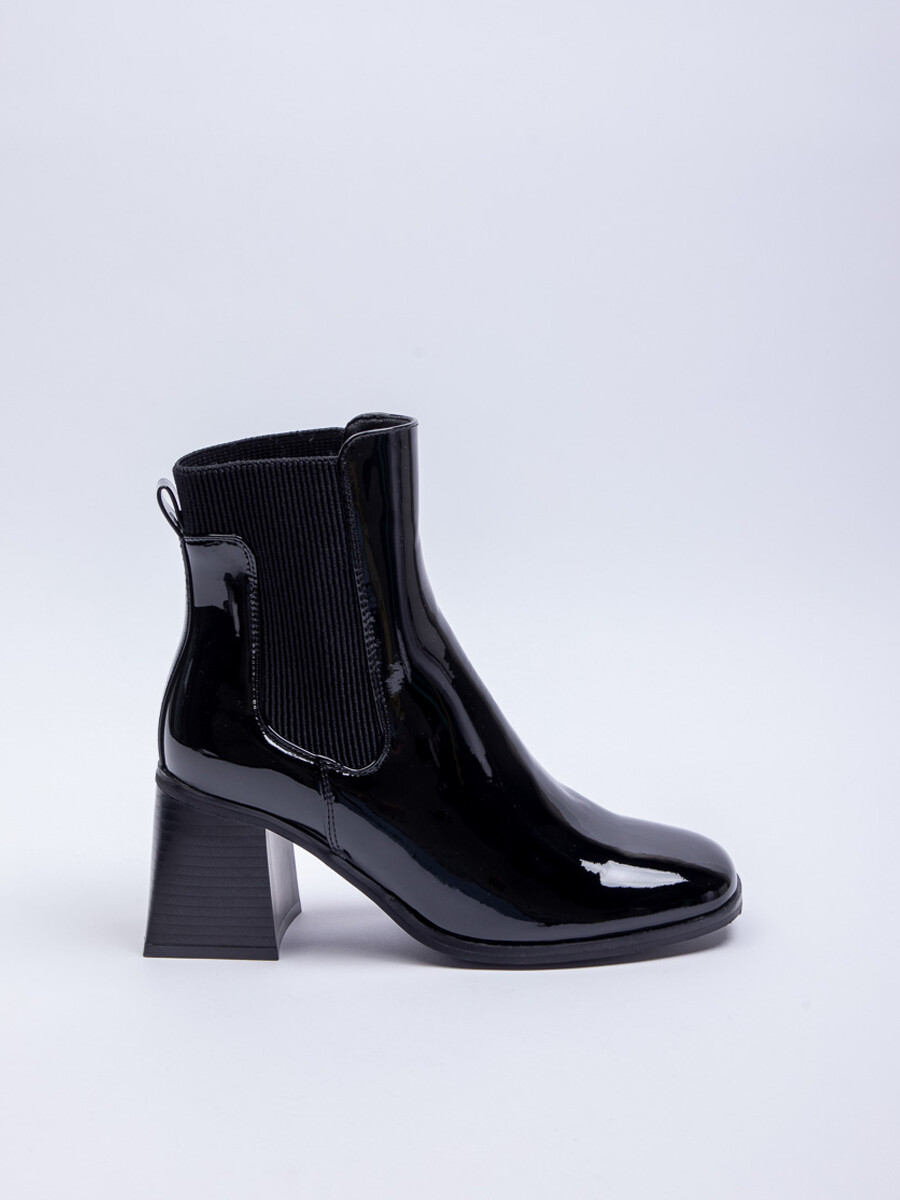 BOTA BUZZ - Charol Negro 