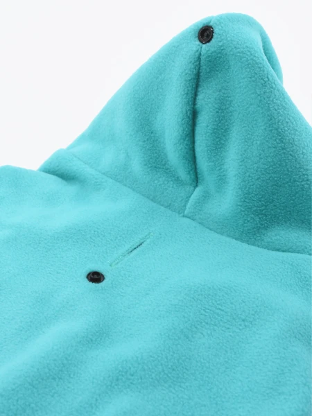 CAPA POLAR CON CAPUCHA CELESTE