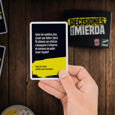 Juego de cartas Decisiones De Mi3rda Sc