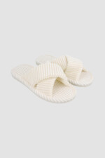 Pantufla cruzada Marfil