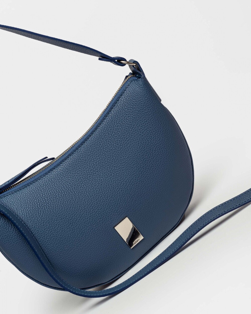 Cartera al Hombro Lua En Cuero Graneado Azul
