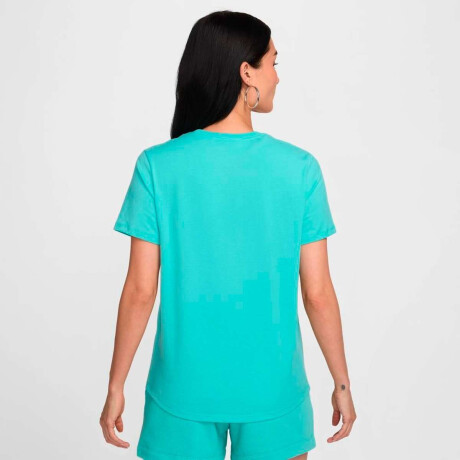Remera Nike Sportswear Club Tee de Mujer Verde
