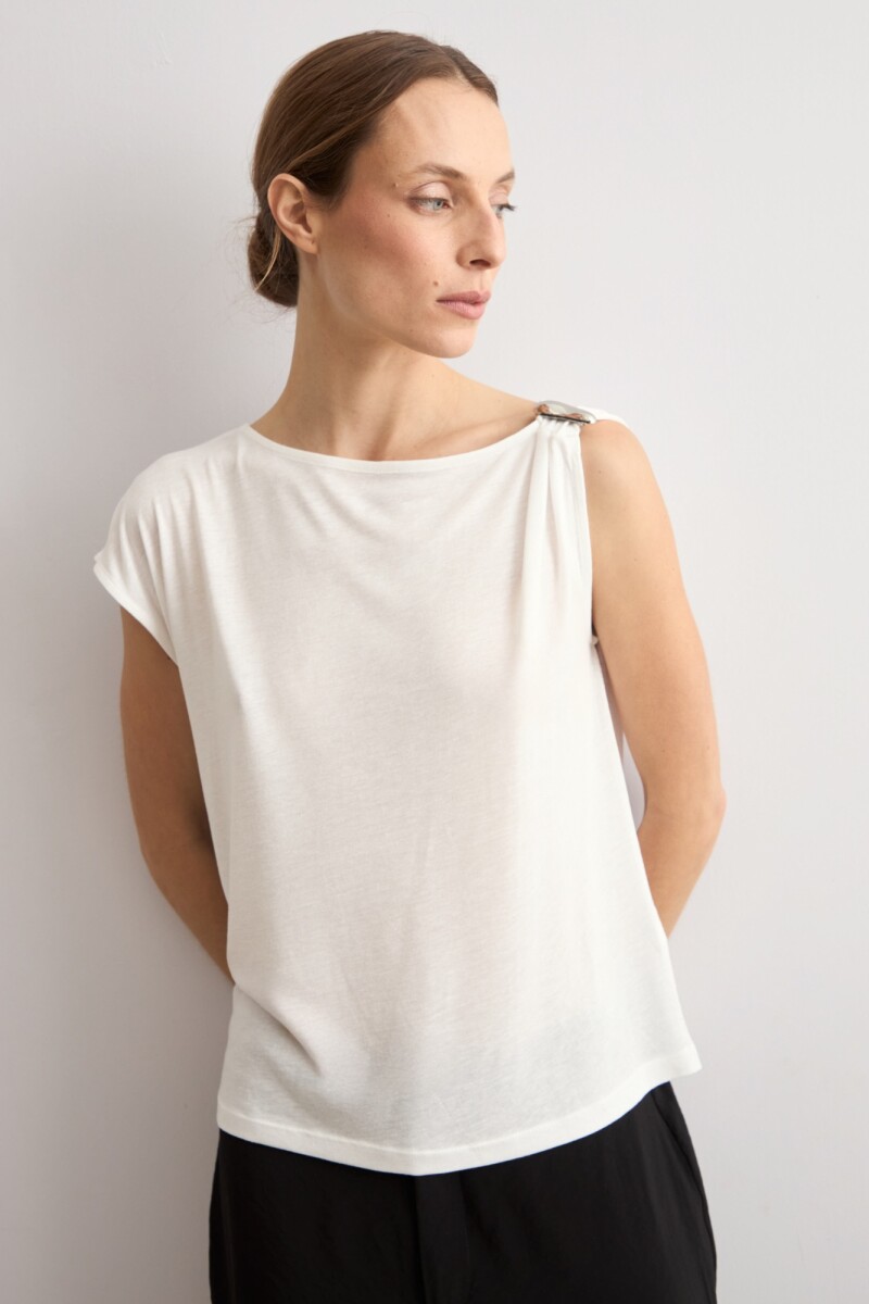 Blusa detalle metálico crudo
