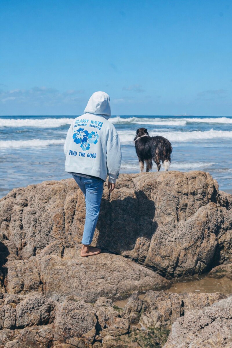 Hoodie Na Pali Bordado / Celeste U