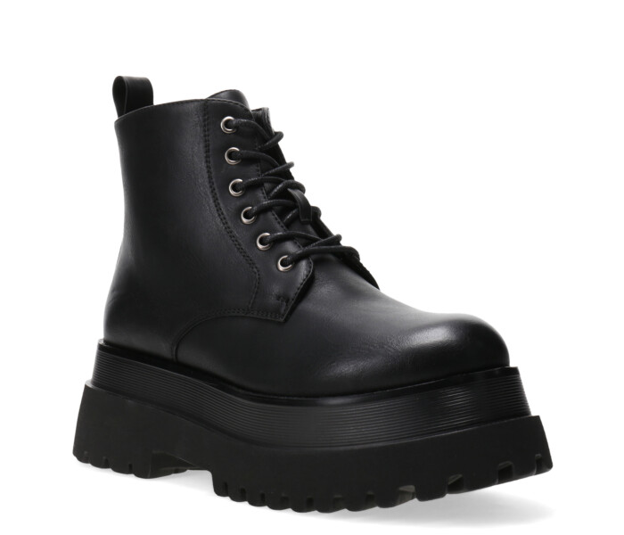Bota CAIRO acordonada con tachas Black