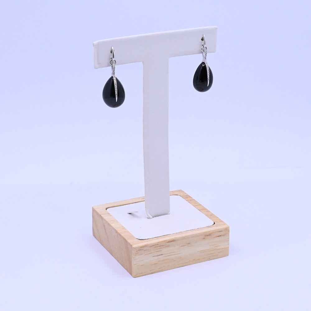 Caravanas oro 18k blanco con brillantes y onix. Caravanas oro 18k blanco con brillantes y onix.