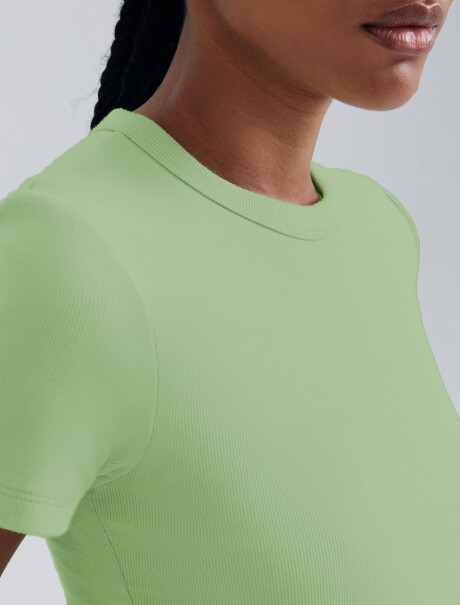 BLUSA CROPPED EN TELA ACANALADA VERDE