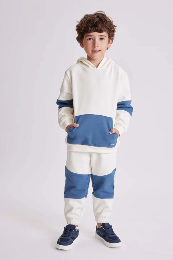 Pantalón deportivo cargo Crudo