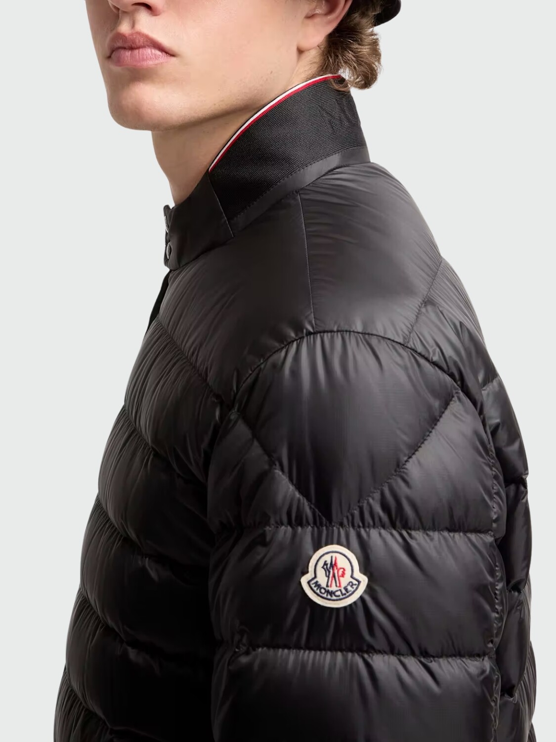 MONCLER - Campera Corta de Plumas Rigel Negro