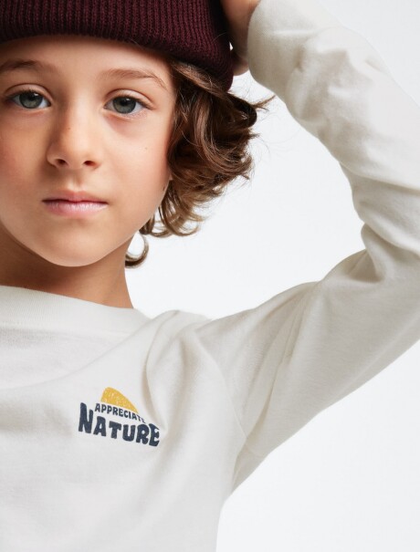 CAMISETA INFANTIL CON ESTAMPA BEIGE