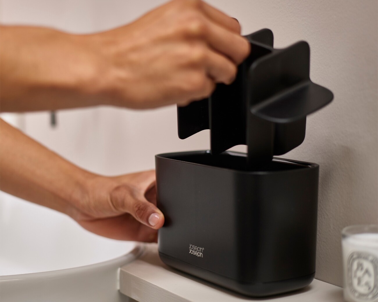 Organizador Grande para Cepillos de Dientes Joseph Joseph EasyStore™ Negro Mate - PREVENTA Organizador Grande para Cepillos de Dientes Joseph Joseph EasyStore™ Negro Mate - PREVENTA