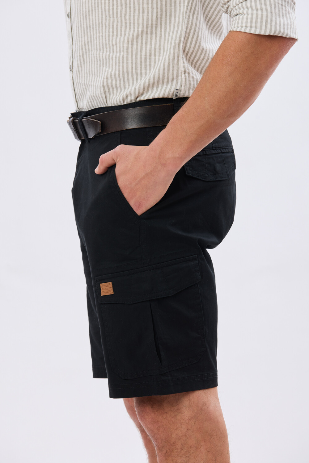 BERMUDA CARGO CON ELASTANO Negro