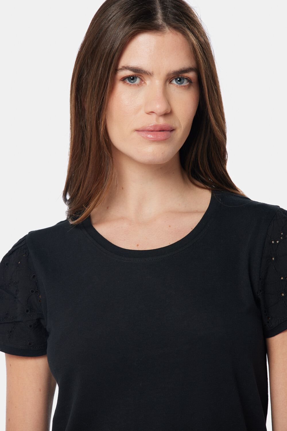 REMERA BRODERIE LISA Negro