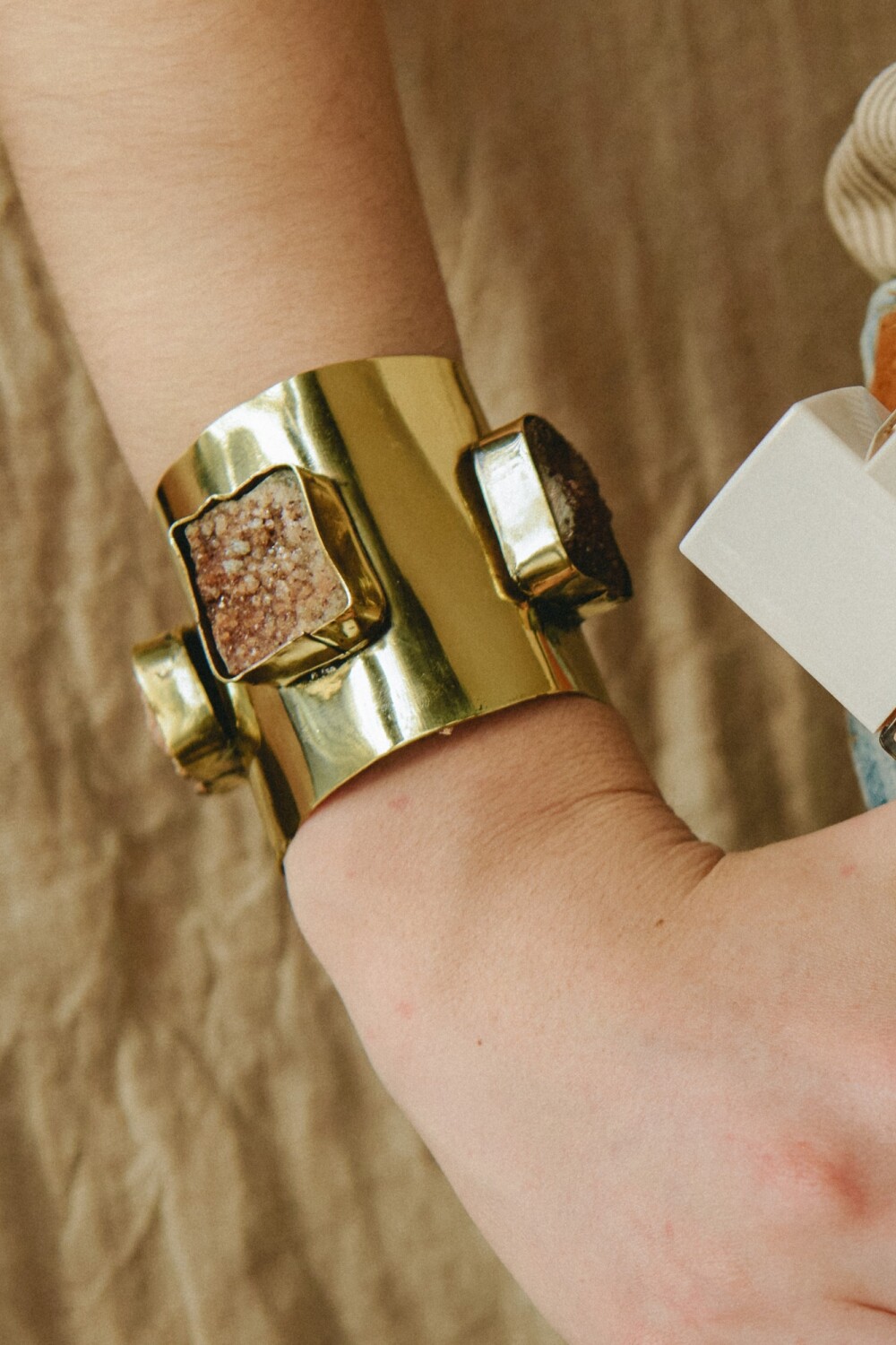 Multi Stone Cuff Rosa / Bronce