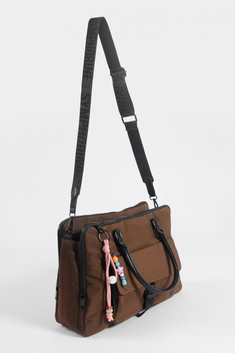 Briefcase con llavero marrón