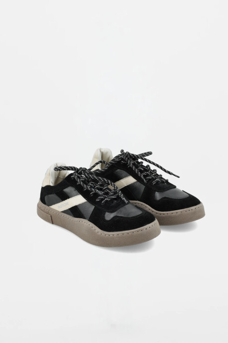 Sneaker Club 82 Black