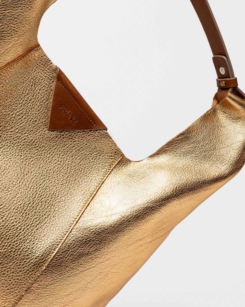 Bolso The Shopping En Cuero Graneado Metalizado Metalizado