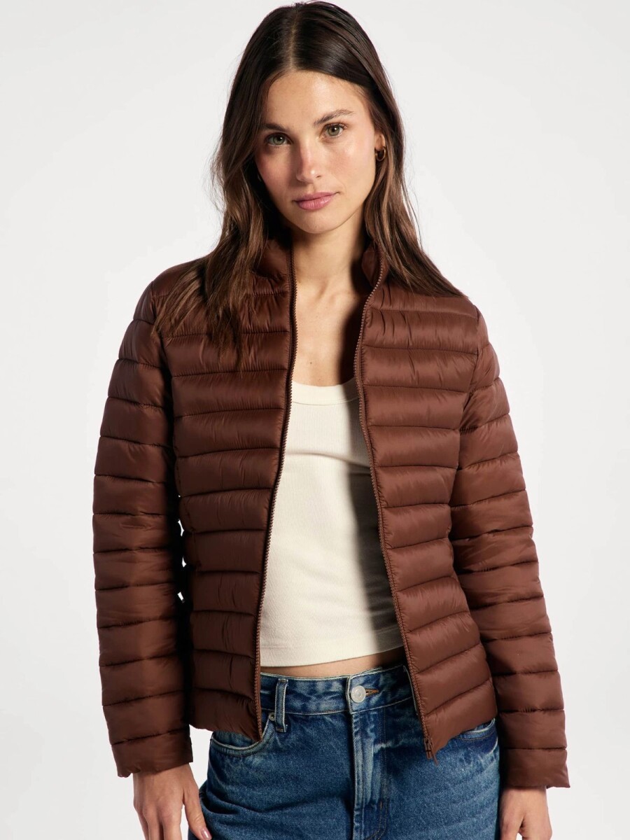 CAMPERA PUFFER CON BOLSILLOS - MARRÓN 