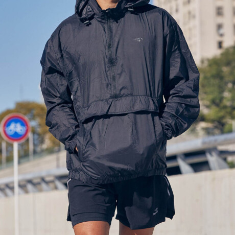 Buzo Canguro Topper Running Rompeviento Impermeable Negro