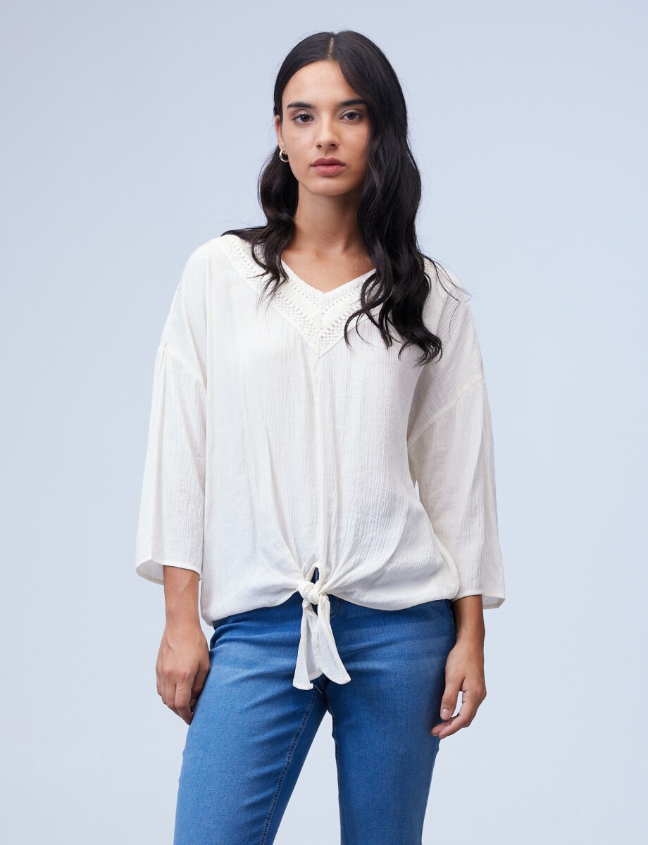 Blusa Escote V Bordado - Crudo 