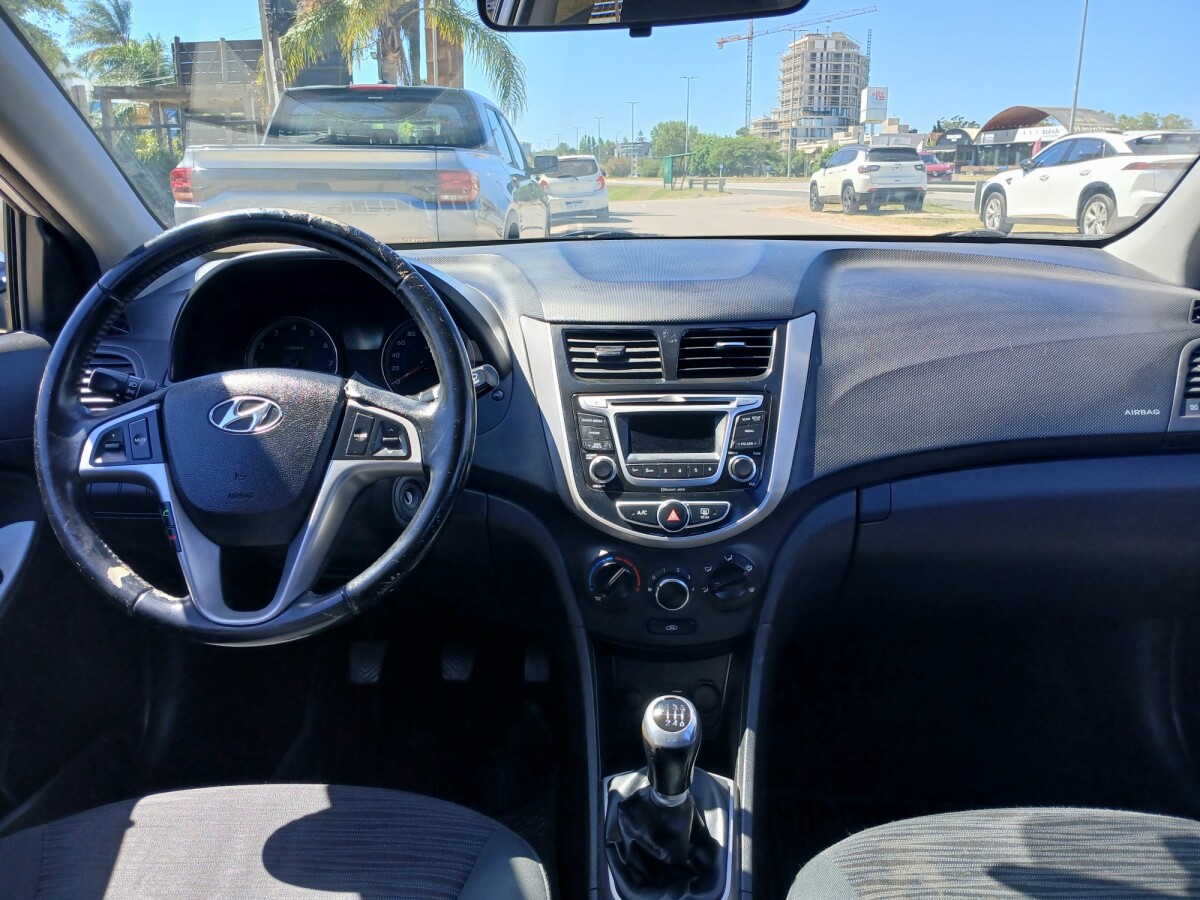 Hyundai Accent GL 1.4 EXCELENTE ESTADO! | Permuta / Financia Hyundai Accent GL 1.4 EXCELENTE ESTADO! | Permuta / Financia
