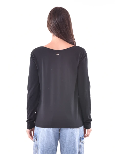 REMERA LORA NEGRO