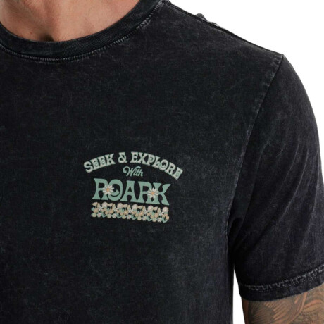 Remera Roark Seek & Explore Negro