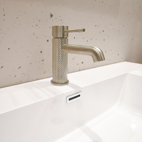 GRIFERIA LAVATORIO BAJO BRUSHED NICKEL - SIGNATURE GRIS-BRUSHED NICKEL