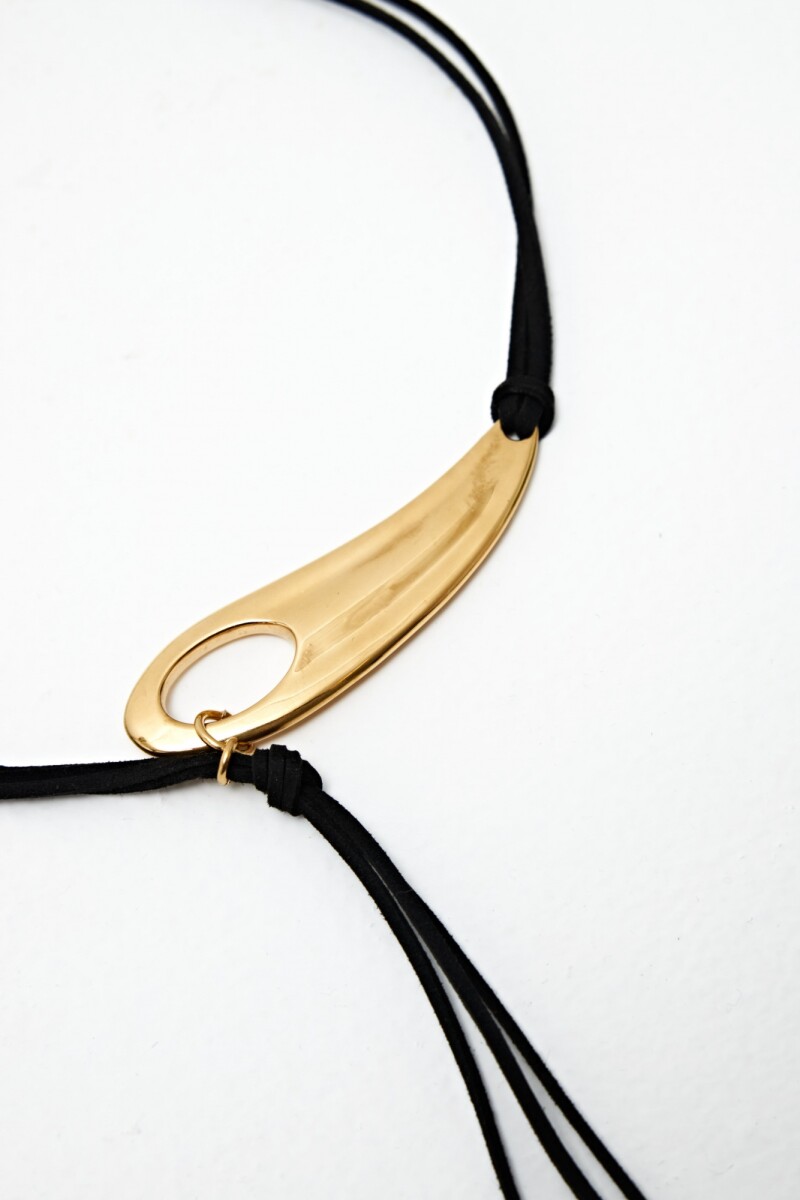 Collar cordones con dijes de acero dorado